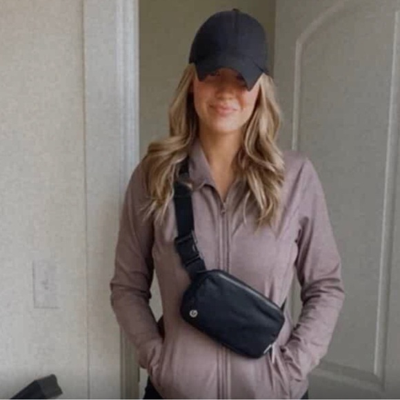 Lululemon Everywhere Belt Bag - Picture 2 of 2